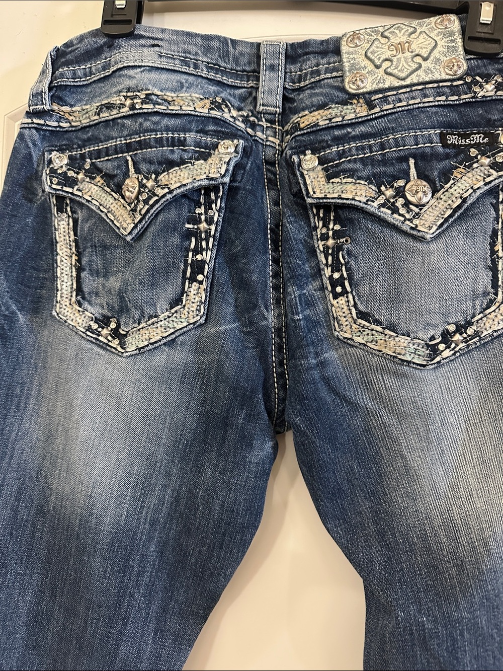 Miss Me Blue Washed Cropped Jeans - Picture 5 of 5